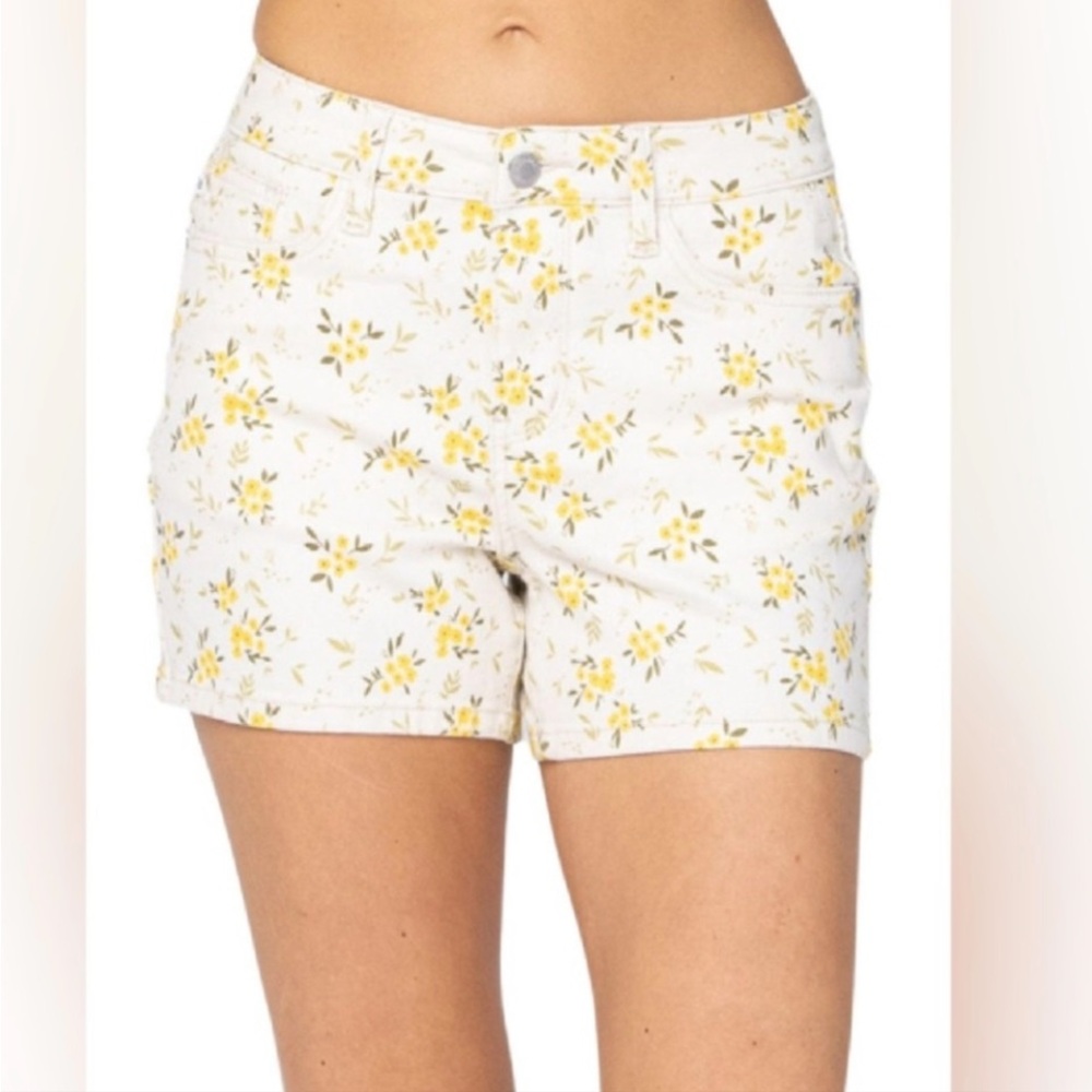 Judy Blue Daisy Print Denim Jean Shorts Size 3X.
